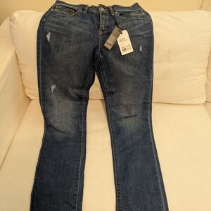 YUMMIE  Straight, Distressed Jean NWT Sz. 28